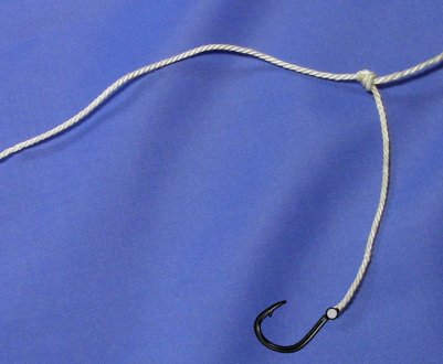 Як зробити вудку для риболовлі на карася з двома гачками, як правильно прив'язати й оснастити