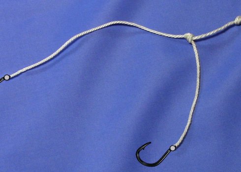 Як зробити вудку для риболовлі на карася з двома гачками, як правильно прив'язати й оснастити