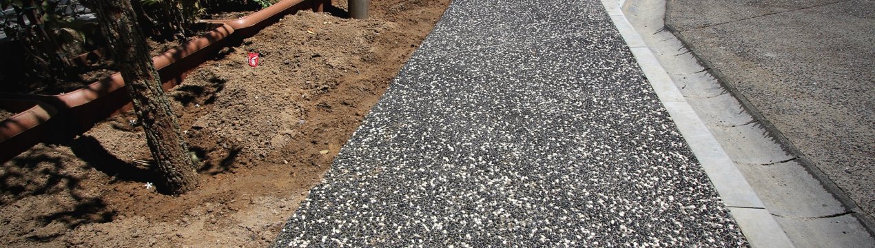 Як зробити садову доріжку з дренажного бетону власноруч