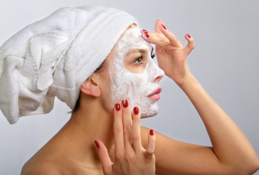 Маска з борошном для обличчя