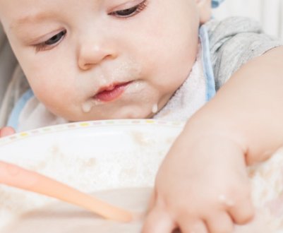 Користь і шкода вівсяної каші для немовляти, з якого віку можна давати для прикорму