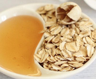 Як зробити маску для обличчя з медом і вівсяними пластівцями