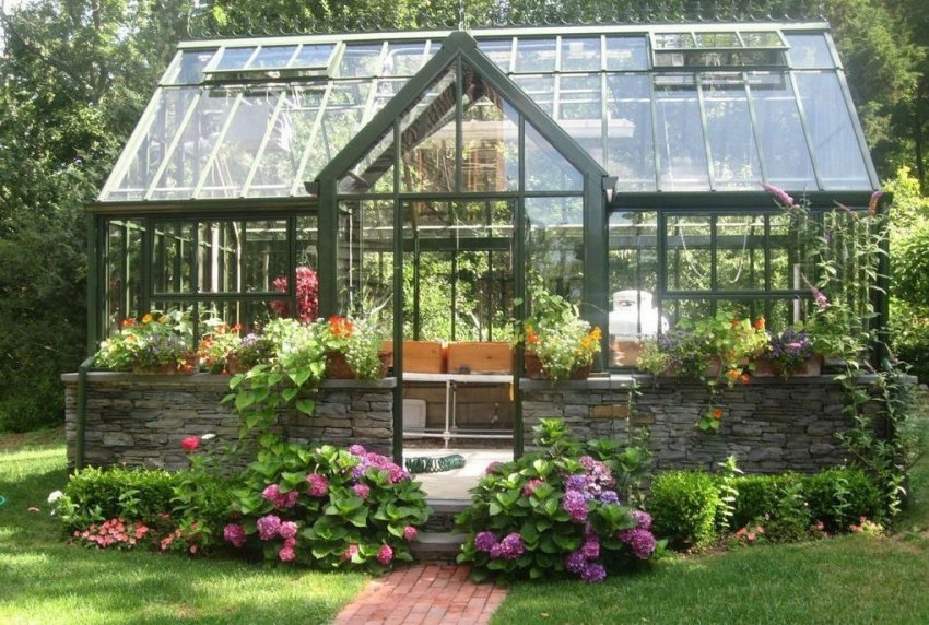 Теплиця в ландшафтному дизайні Теплиця в ландшафтному дизайні