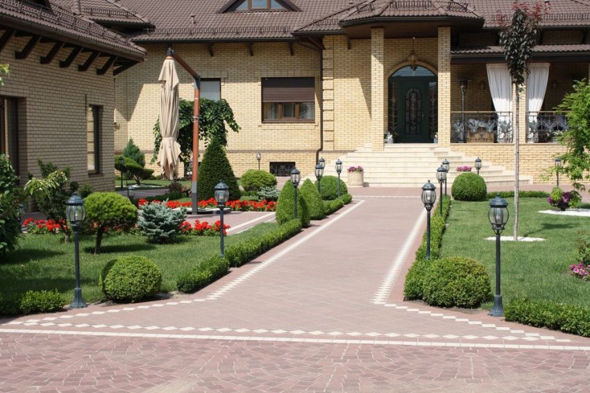 Парадна зона ділянки