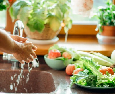 Як запобігти зараженню через їжу: обробка придбаних овочів та фруктів