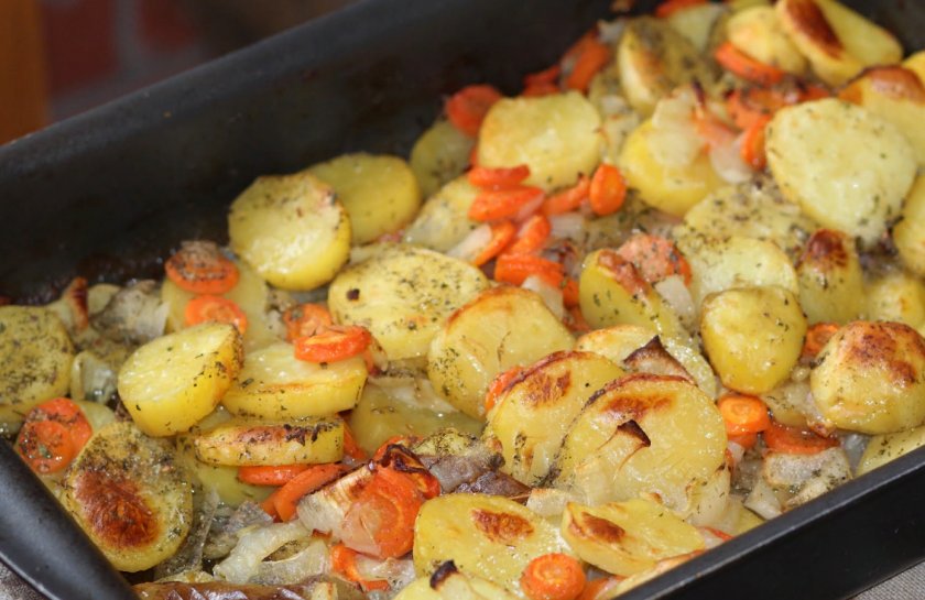 Запечёный картофель и лук Запечёный картофель и лук