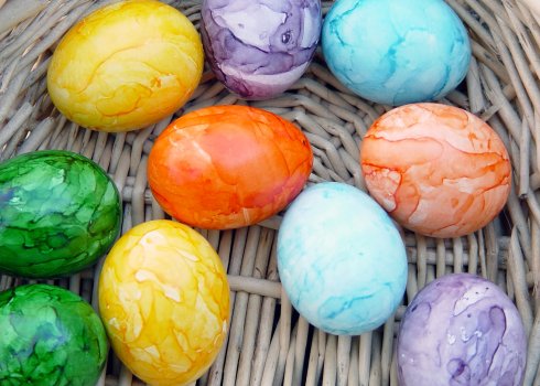 5 натуральних фарбників для пасхальних яєць
