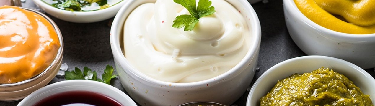 Чим можна замінити майонез: 7 смачних заправок для салатів