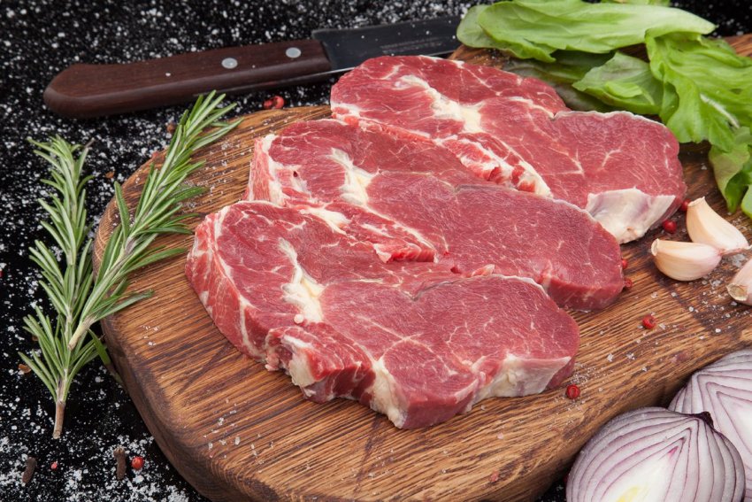 Ціни на м'ясо продовжують падати