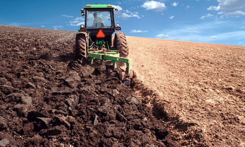 Вспашка поля