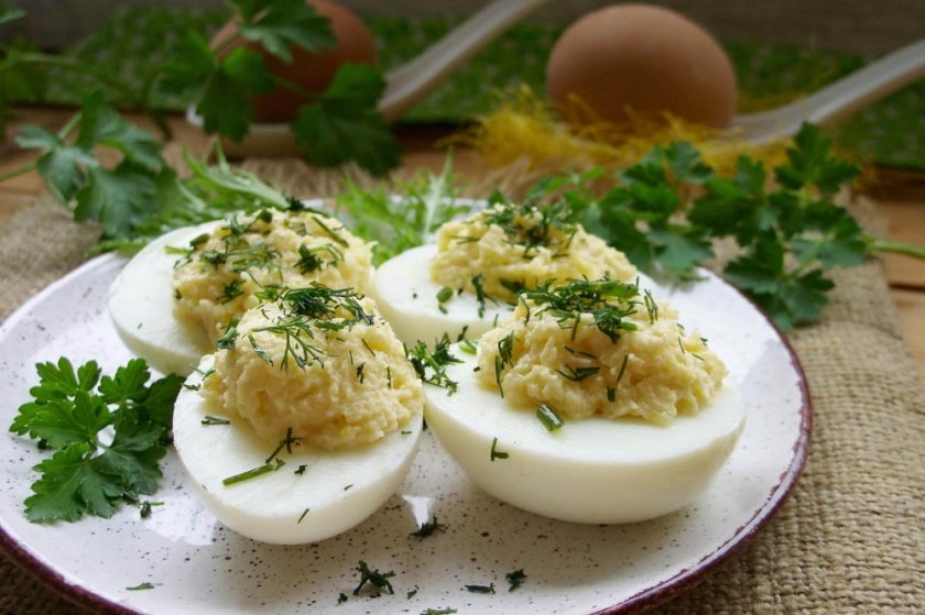 Фаршированные яйца с укропом Фаршированные яйца с укропом