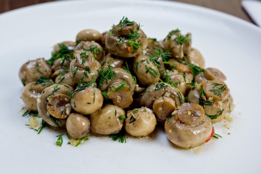 Гриби в кроповому маринаді