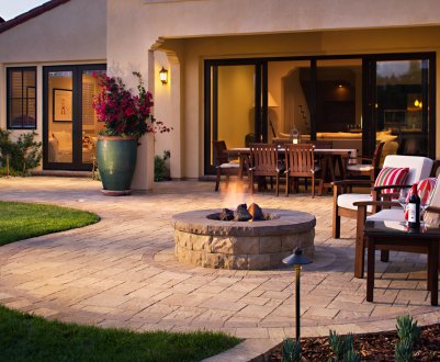 Як обладнати патіо в англійському стилі: вибір рослин і дизайн