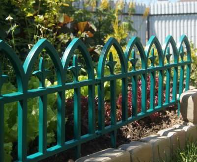 Декоративне огородження для грядок: які вибрати і як використовувати