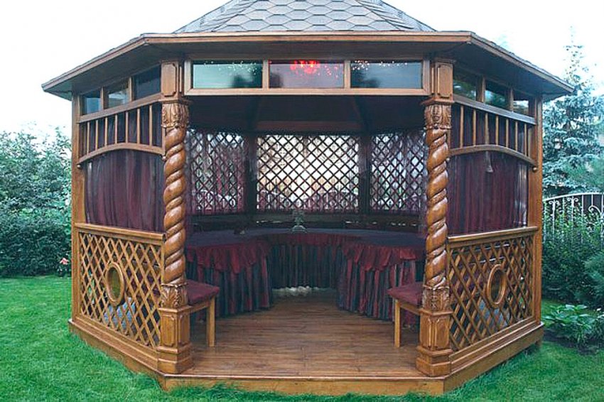 Різьблений беседка