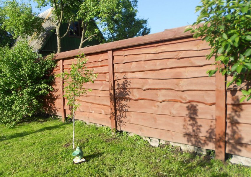 Забор из необрезной доски