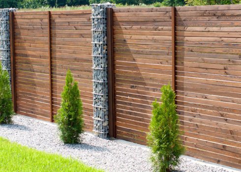 7 оригинальных и необычных идей заборов для дачи