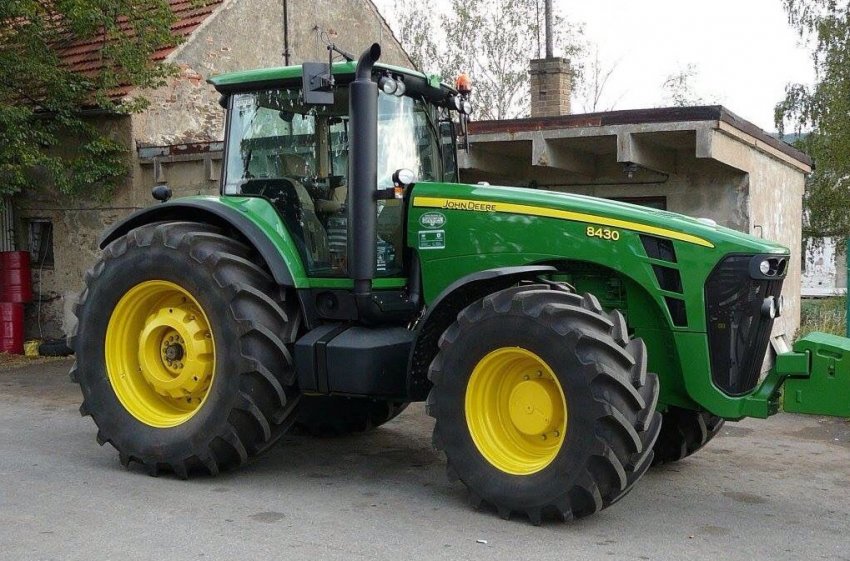 John Deere-8430