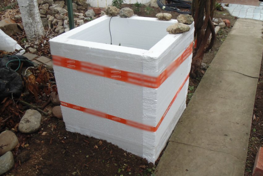 Укриття квітів пінопластом