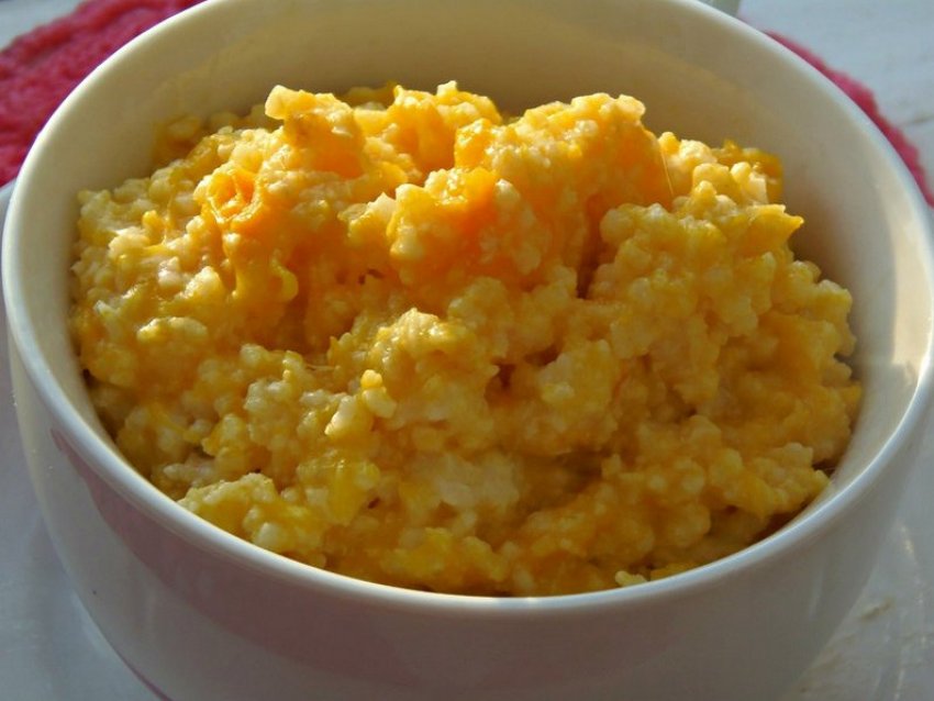 Пшоняна каша з курагою та пелюстками чорнобривців Пшоняна каша з курагою та пелюстками чорнобривців