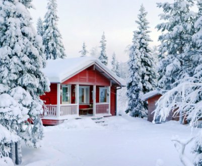 В будинку на дачі сирі стіни: які можуть бути причини?