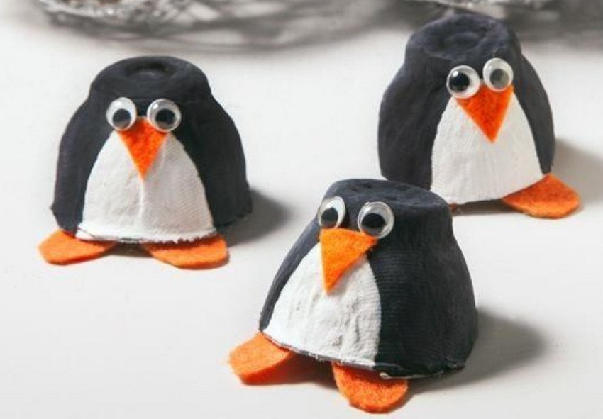 Фігурки пінгвінів з яйцевих лотків Фігурки пінгвінів з яйцевих лотків