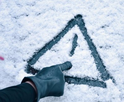 Як боротися з ожеледдю в дворі?