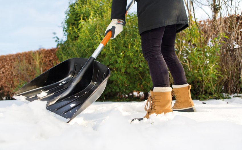 Лопата для очищення снігу