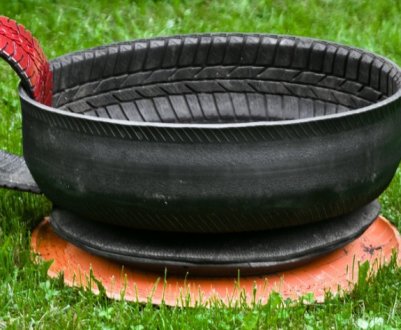 Шукаємо застосування старим шинам на дачній ділянці