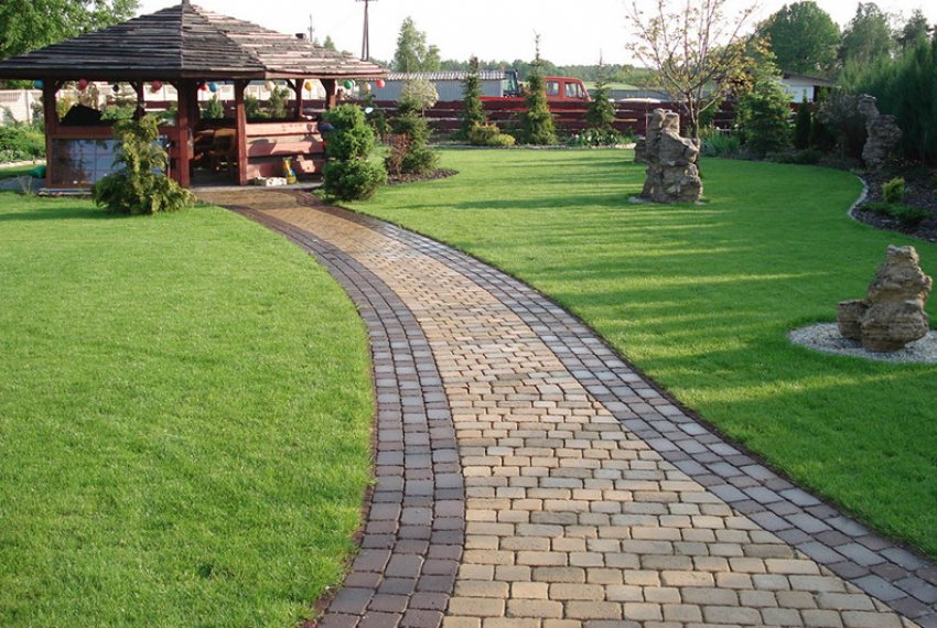 Доріжка з тротуарної плитки