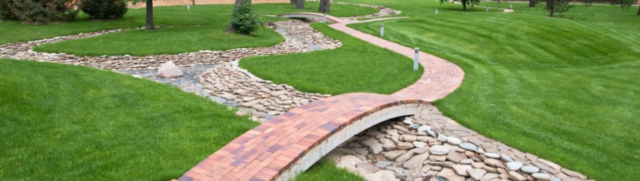 Отсів, дошки, або плитка: що краще використовувати для викладання доріжок на дачі?