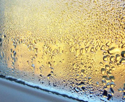 Як справитися з запотіванням вікон на дачі?