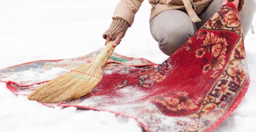 Чистка килимів снігом Чистка килимів снігом