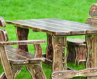 Як відновити лакове покриття на садовій меблі?