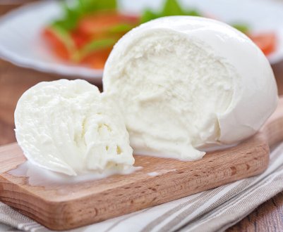 Закарпатські фермери виготовляють сир з молока буйволів