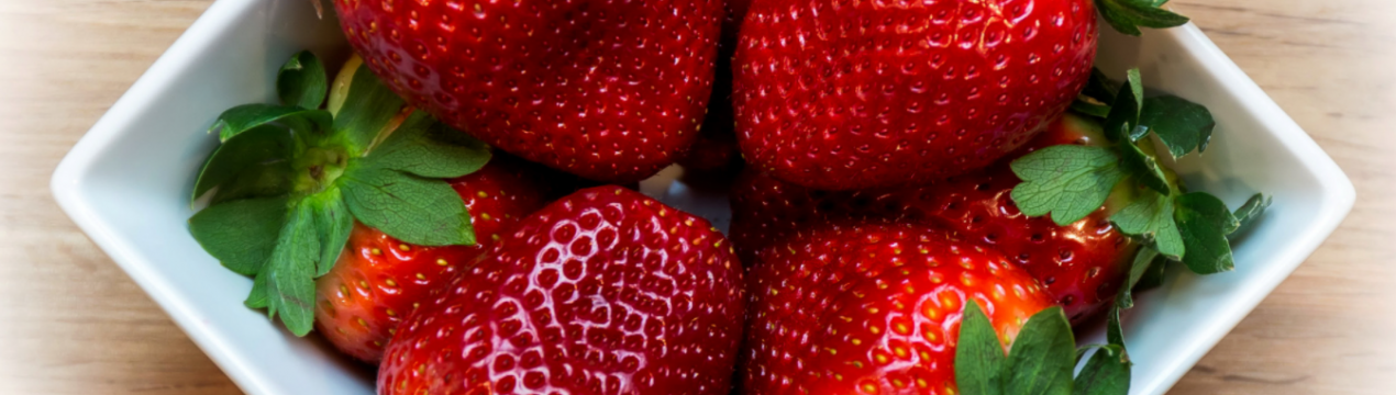 Вношу під кущі полуниці це добриво в кінці осені! Ягода завжди велика й соковита