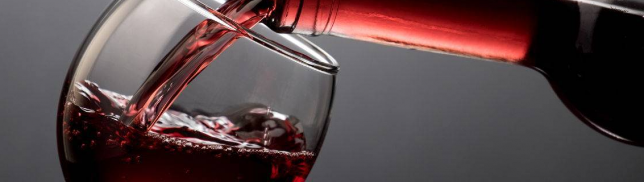 Учені розповіли, чому червоне вино викликає головний біль