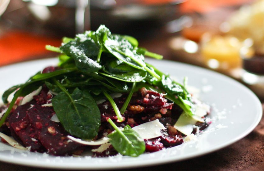 Салат із буряком, сиром і шпинатом Салат із буряком, сиром і шпинатом
