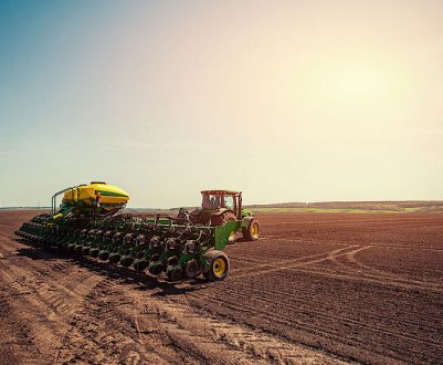 В Херсонській області окупанти змушують фермерів засівати поля для потреб російської армії