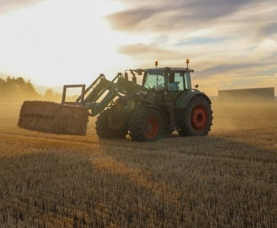 В Запорізькій області окупанти знищують сільськогосподарську техніку