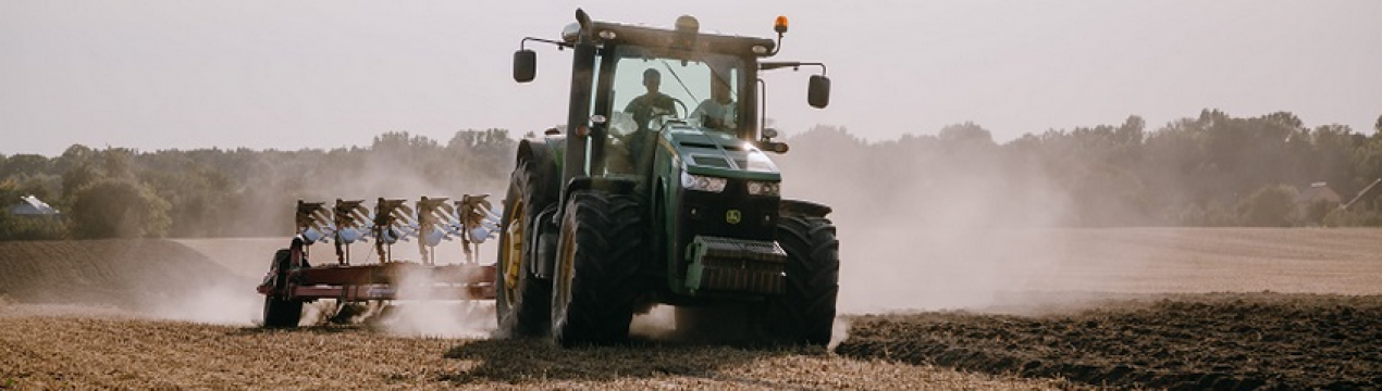 В Україні вдвічі збільшилася вартість вспашиння полів