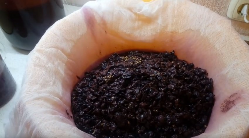 Приготування вина з чорного винограду