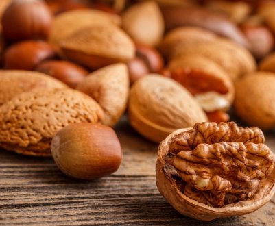 Весь урожай горіха в Україні збирають в лісі і дворах