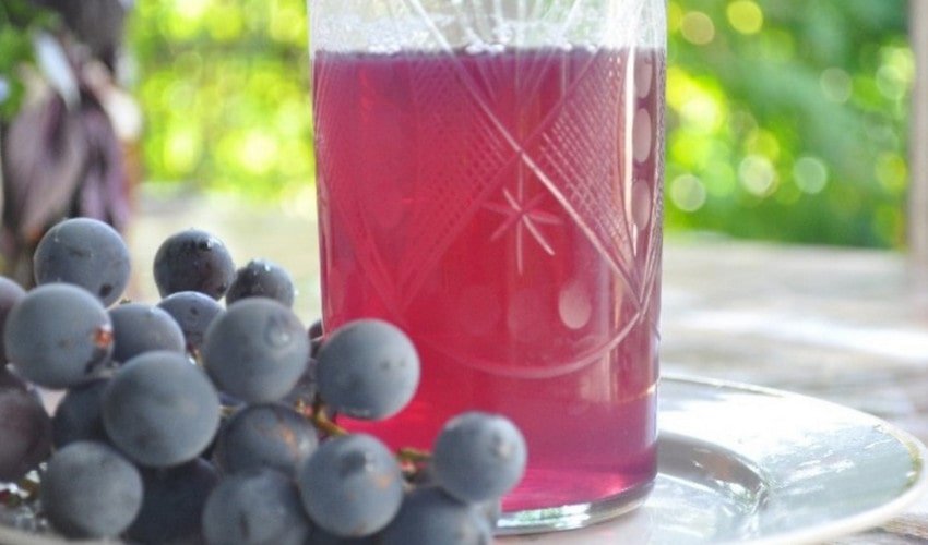 Компот з винограду Ізабелла