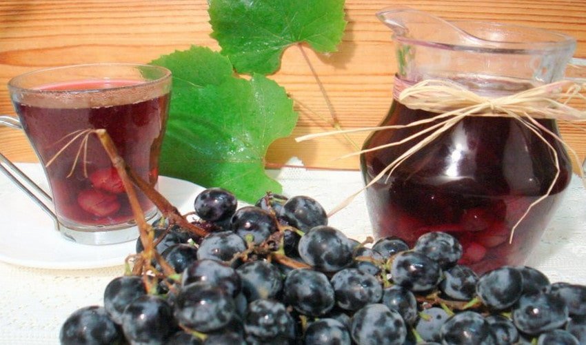 Компот з винограду Ізабелла