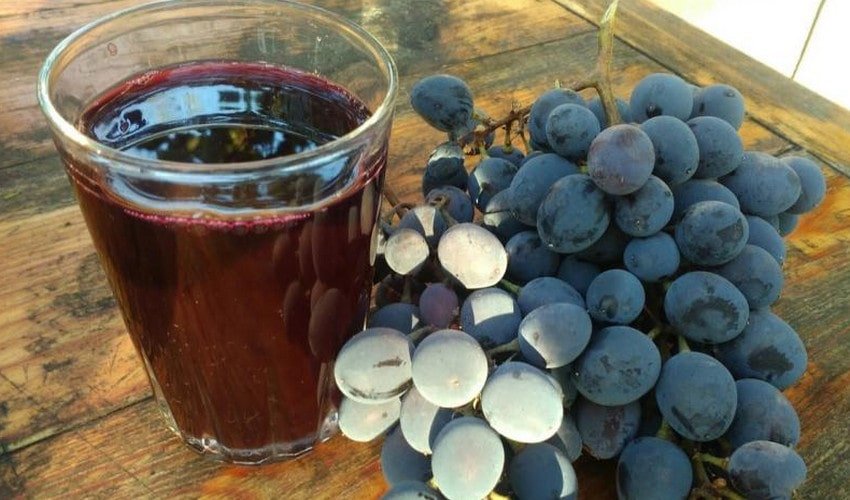 Компот з винограду Ізабелла