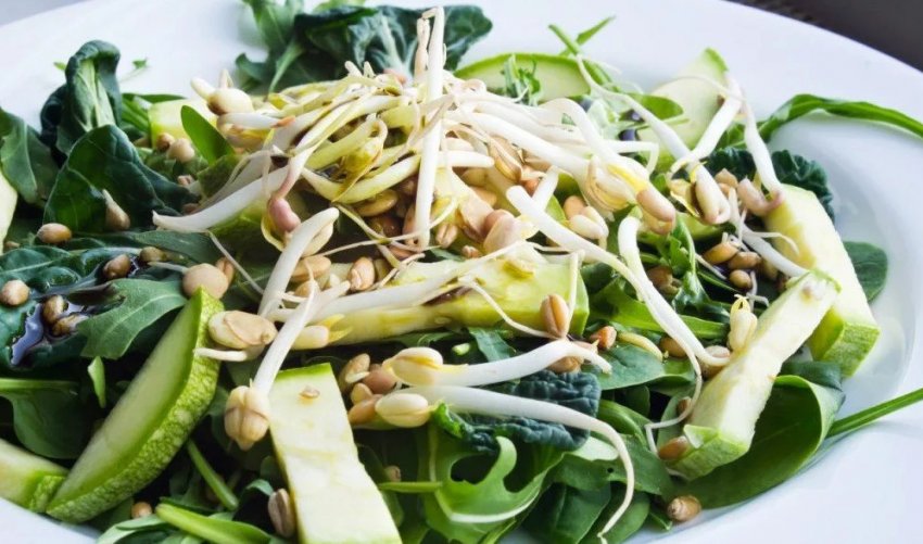 Салат з паростків квасолі