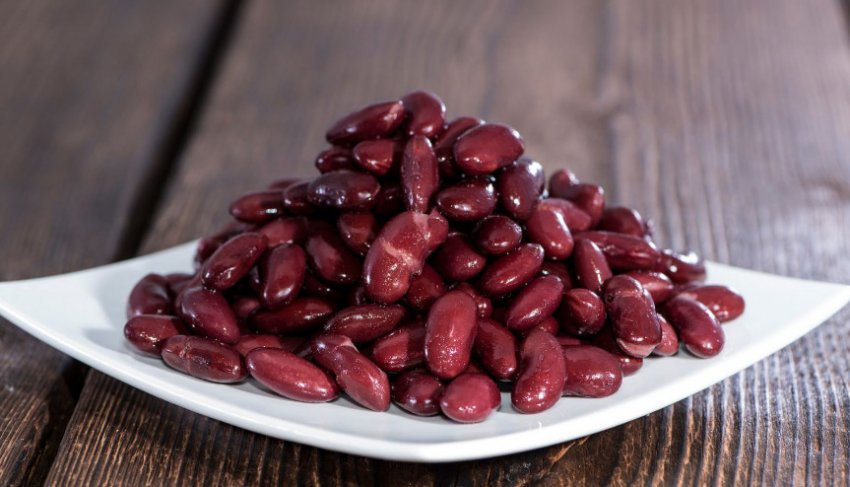червона квасоля на тарілці червона квасоля на тарілці