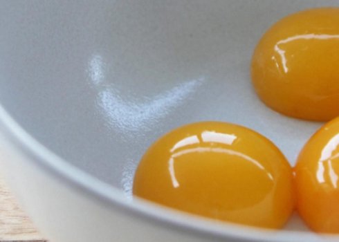 Жовток курячого яйця: користь і шкода, вживання і застосування