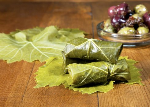 Як заготовити листя винограду для долми?